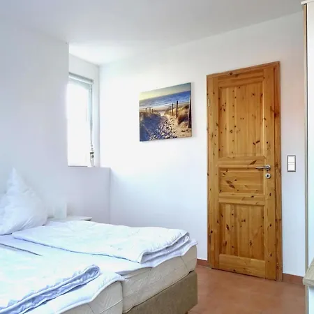 In Nahe Ostseestrand 아파트 Lutow